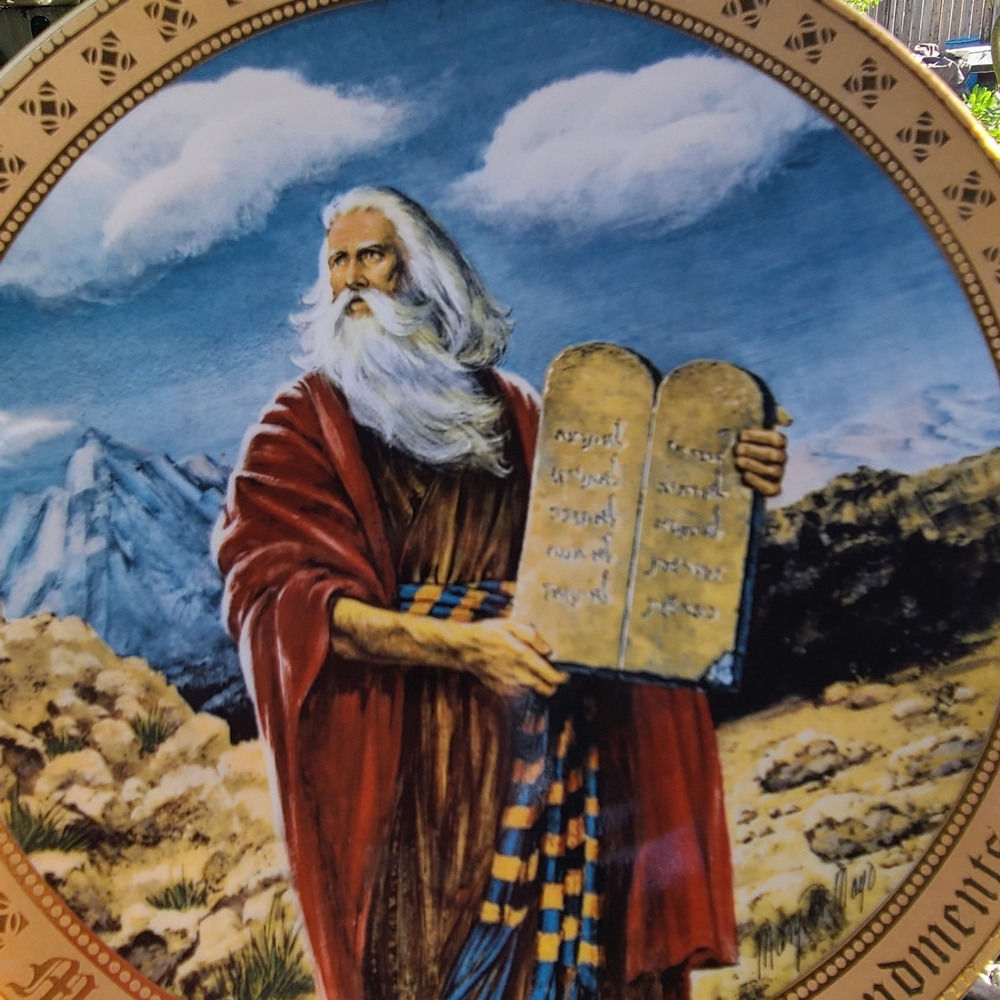 Moses Receives The Ten Commandments Ceramic Plate - Picture 3 of 6